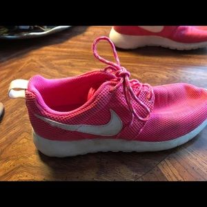 Hot pink Nike Roshe